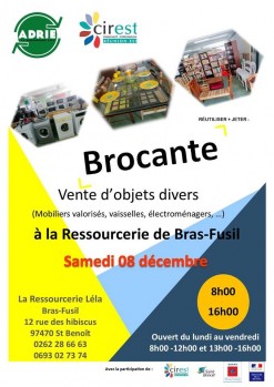 Brocante : vente d'objets divers 