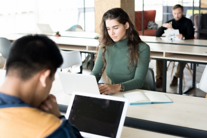 Campus connecté : suivre des études supérieures à distance près de chez soi, c'est possible !