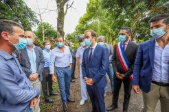 Le ministre des outre-mer en visite à la Plantation Mélissa avec les acteurs du monde agricole