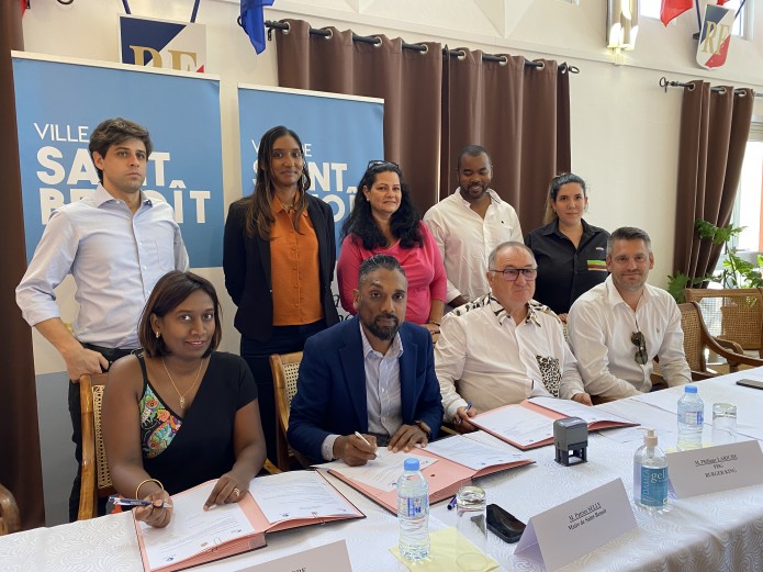 Signature de convention : Mairie de Saint-Benoît, le pôle emploi et Burger King 