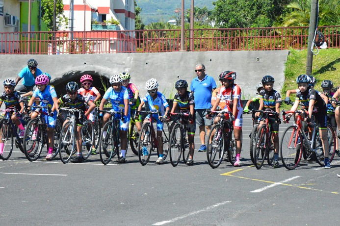 Rencontre des clubs de vélo à Saint-Benoît !