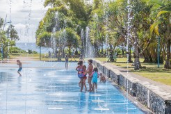 Les jeux d'eau de bassin bleu remis en service pour l'été